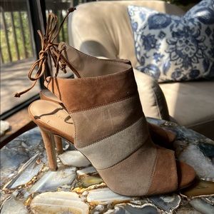 BCBG Neutral Tones Open-Toe Suede Bootie Sz 9